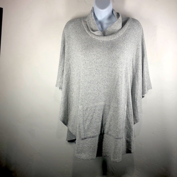 Pure Essence super soft light gray poncho size medium - Picture 1 of 11